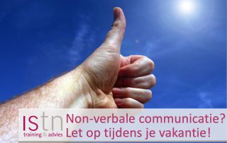 Non-verbale communicatie? Let op tijdens je vakantie! Lees deze verkooptip van iSTN