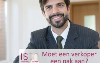 Moet een verkoper een pak aan? Lees deze verkooptip van ISTN